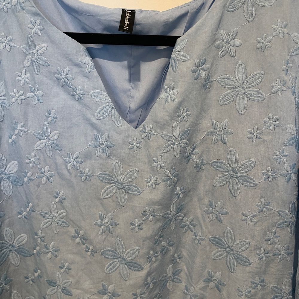 Elegant Blue Floral Dress - Picture 3 of 4